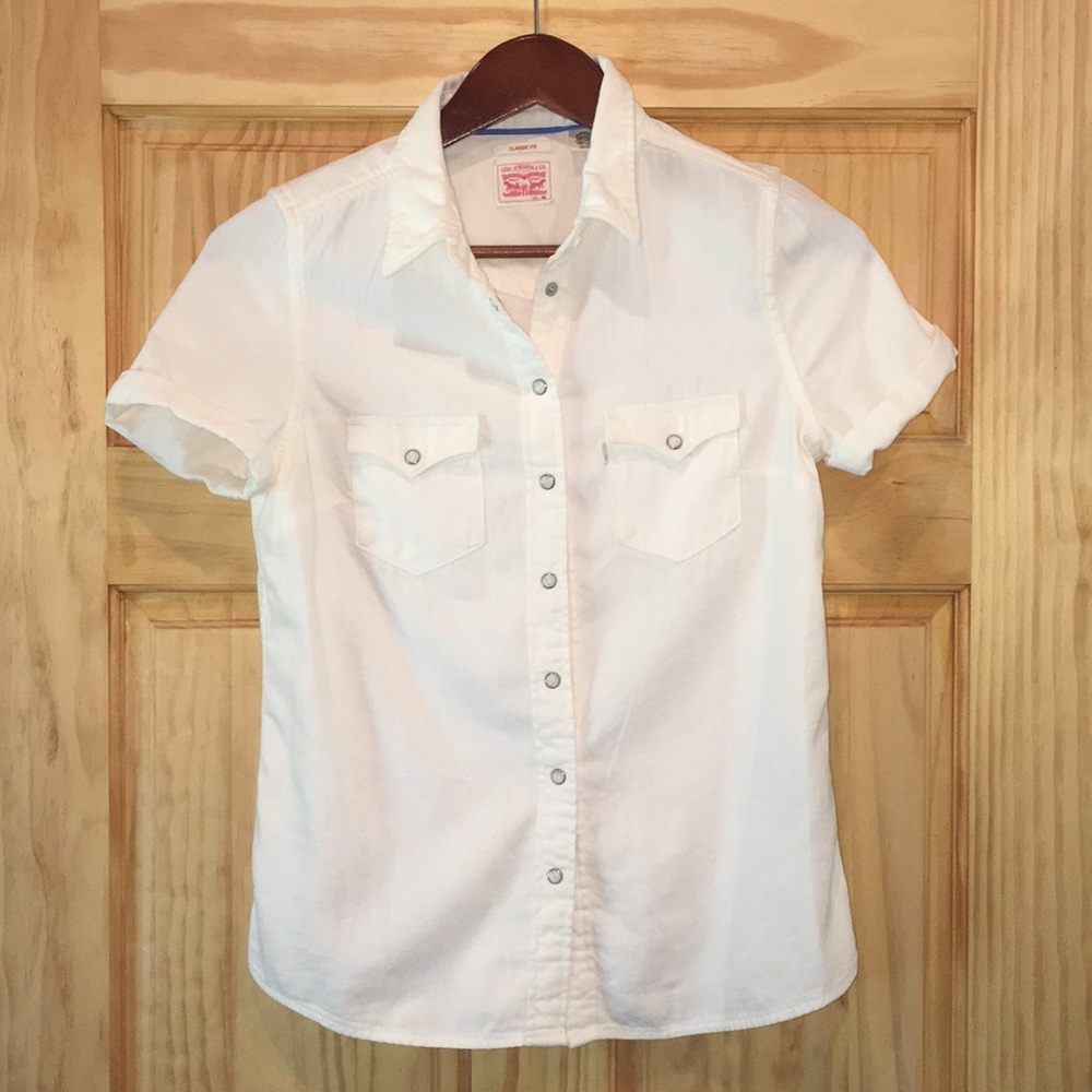 Brand new Levi’s white classic T